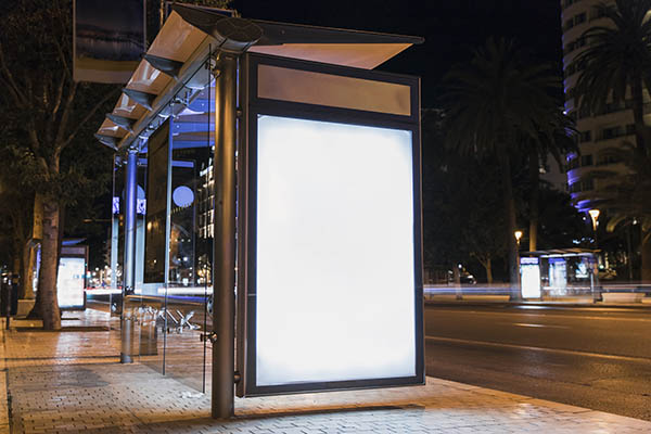 LUMINOSO E FACHADA